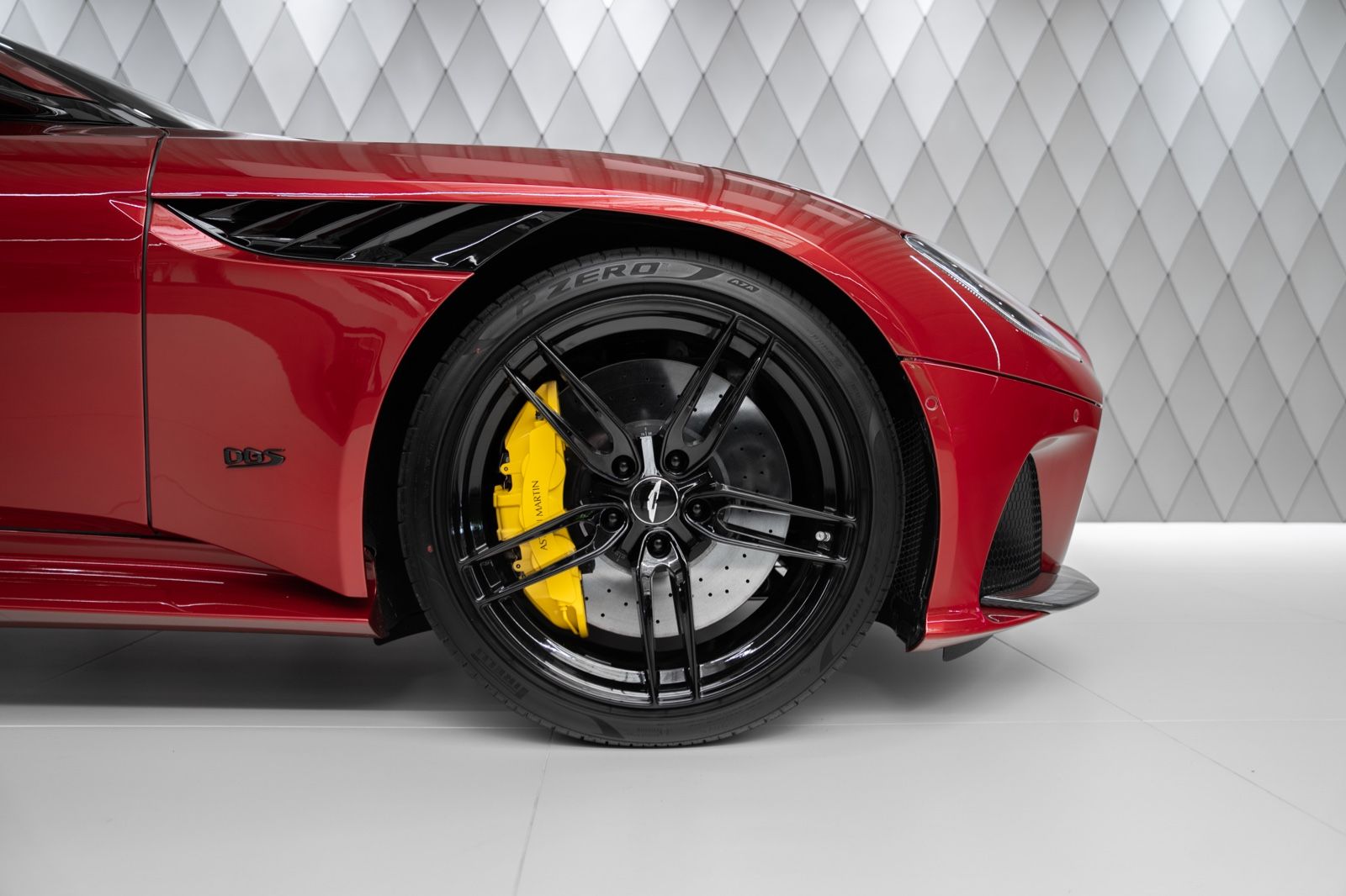 Aston Martin DBS COUPÉ SPECIAL RED/BLACK-RED CARBON SPORTSEAT