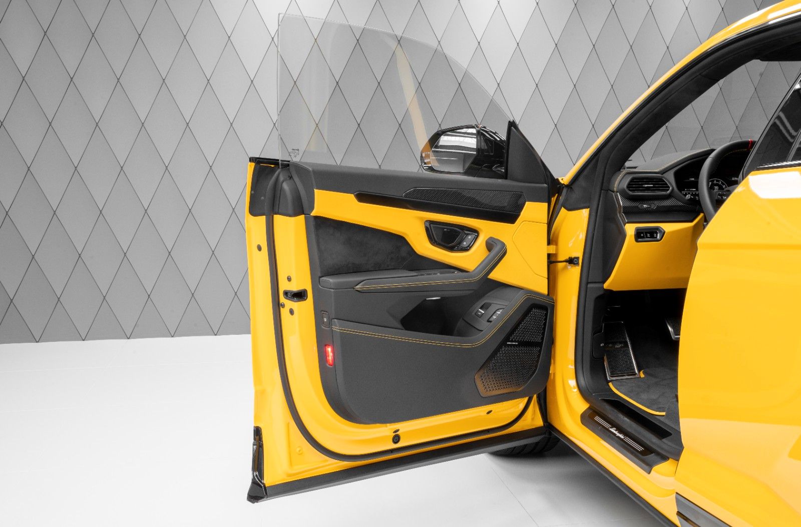 Lamborghini Urus S 2023 YELLOW/BLACK-YELLOW MASSAGE B&O PANO