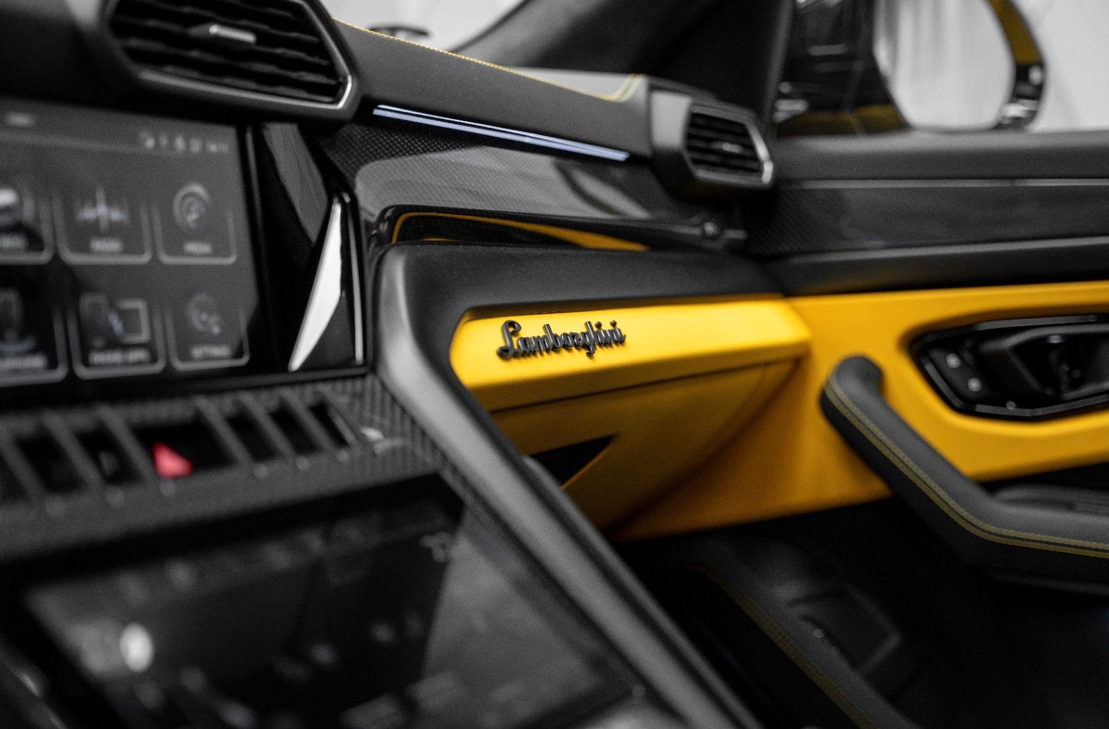 Lamborghini Urus S 2023 YELLOW/BLACK-YELLOW MASSAGE B&O PANO