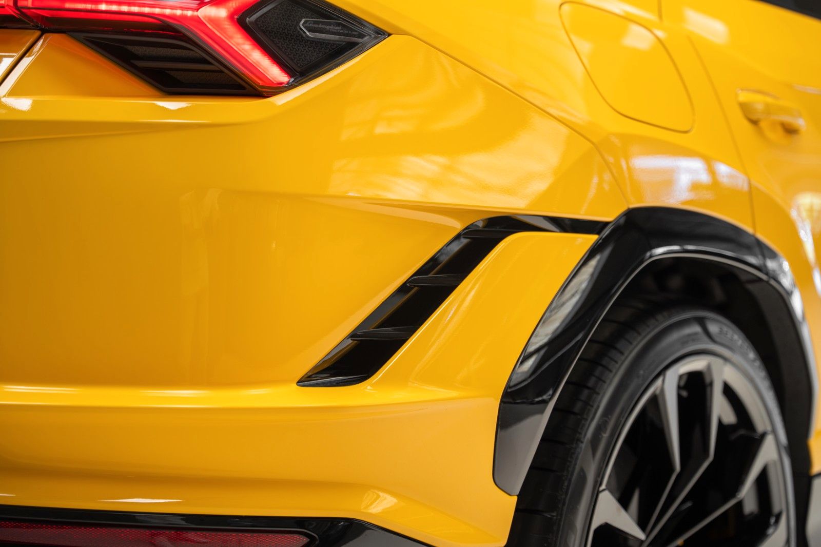 Lamborghini Urus S 2023 YELLOW/BLACK-YELLOW MASSAGE B&O PANO