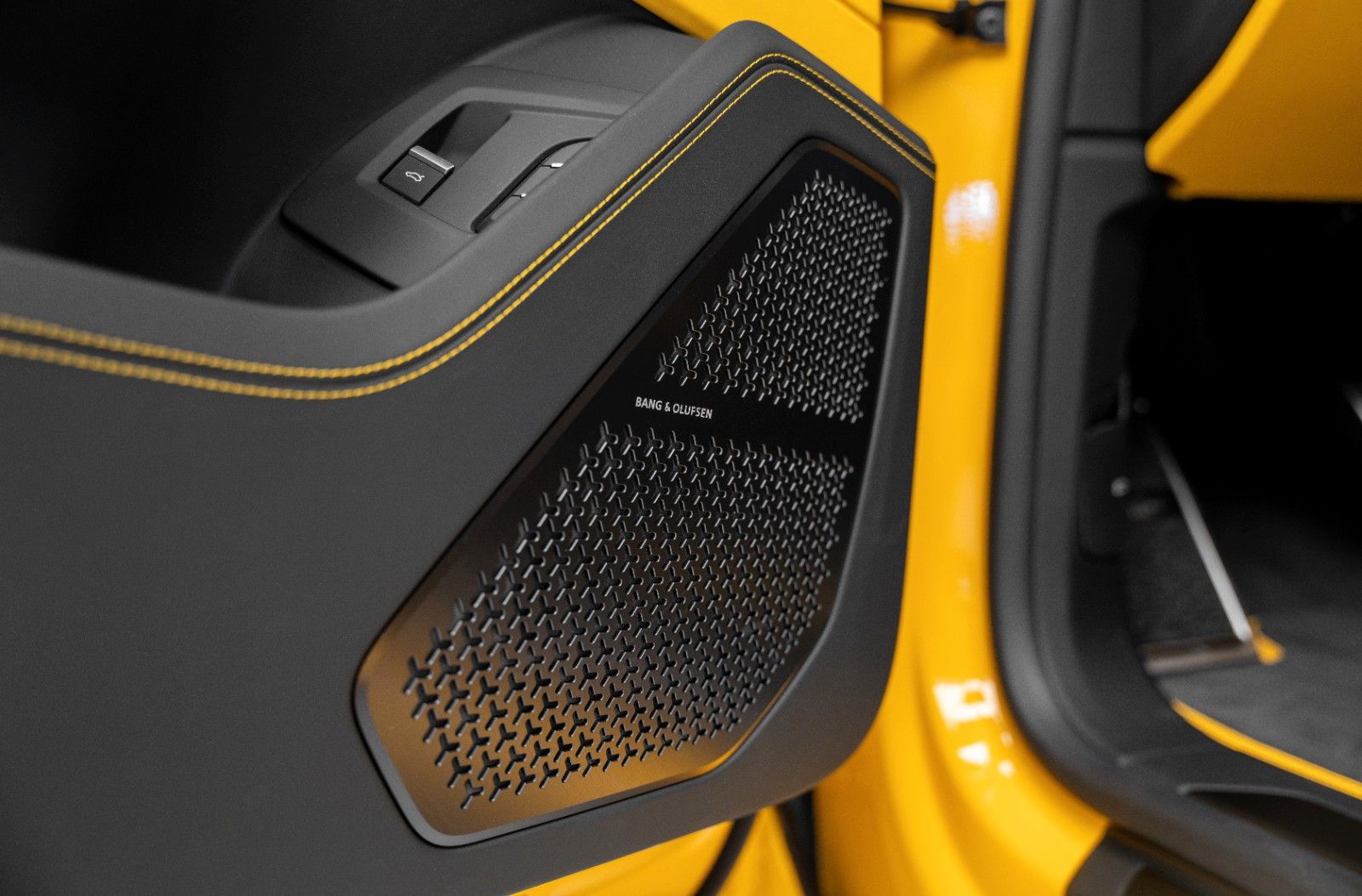 Lamborghini Urus S 2023 YELLOW/BLACK-YELLOW MASSAGE B&O PANO
