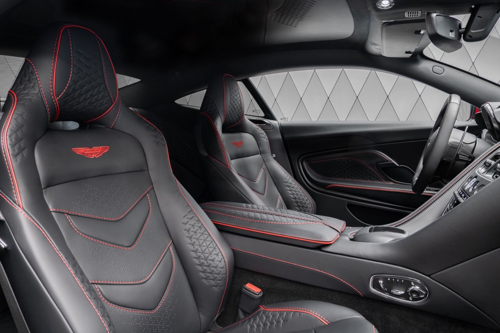 Aston Martin DBS COUPÉ SPECIAL RED/BLACK-RED CARBON SPORTSEAT