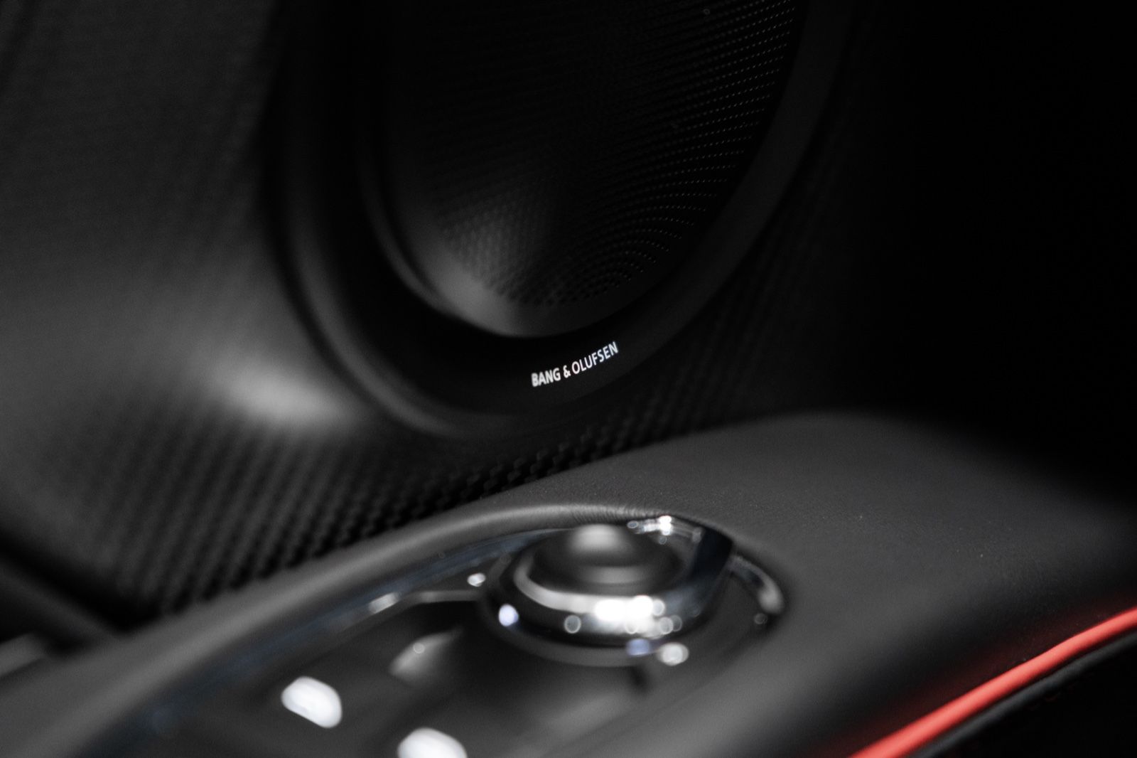 Aston Martin DBS COUPÉ SPECIAL RED/BLACK-RED CARBON SPORTSEAT