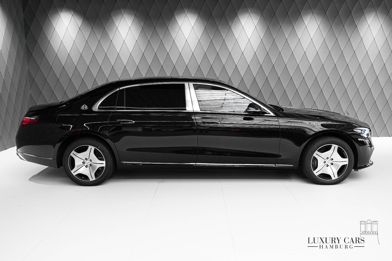 Mercedes-Benz S 580 Maybach 4M 2025 BLACK/BEIGE 4D VIP 19″
