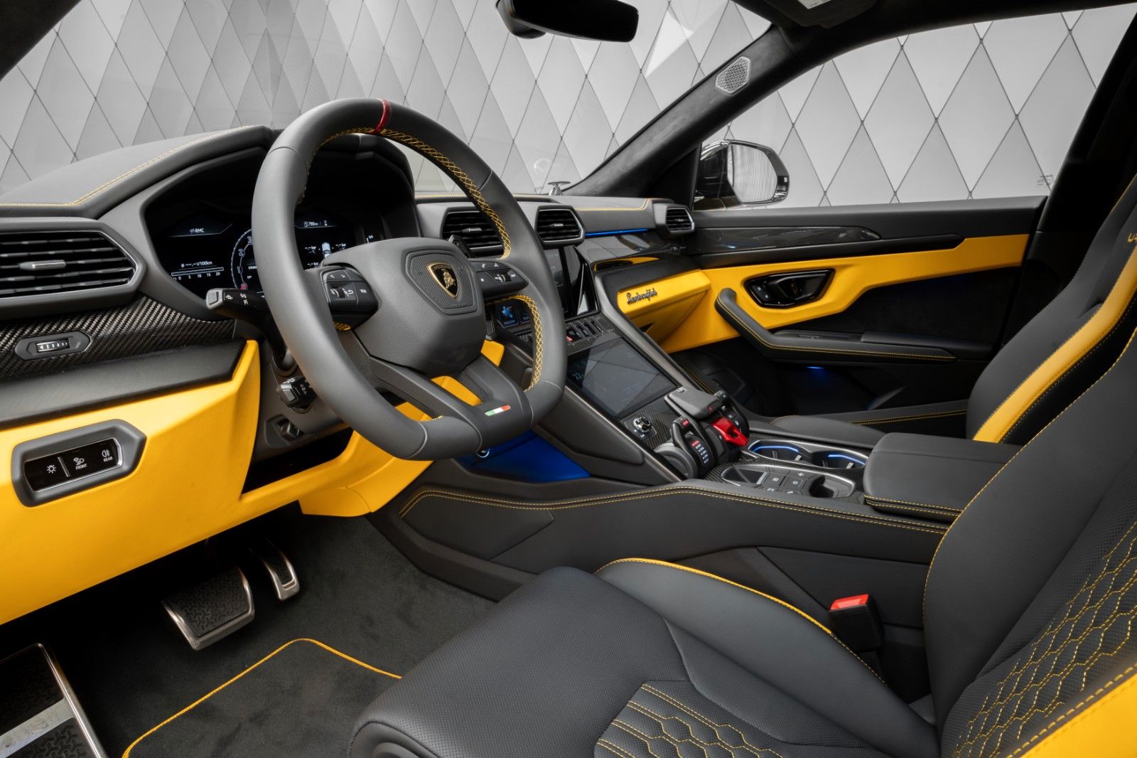 Lamborghini Urus S 2023 YELLOW/BLACK-YELLOW MASSAGE B&O PANO