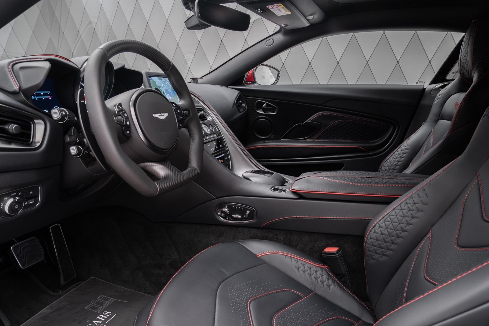 Aston Martin DBS COUPÉ SPECIAL RED/BLACK-RED CARBON SPORTSEAT