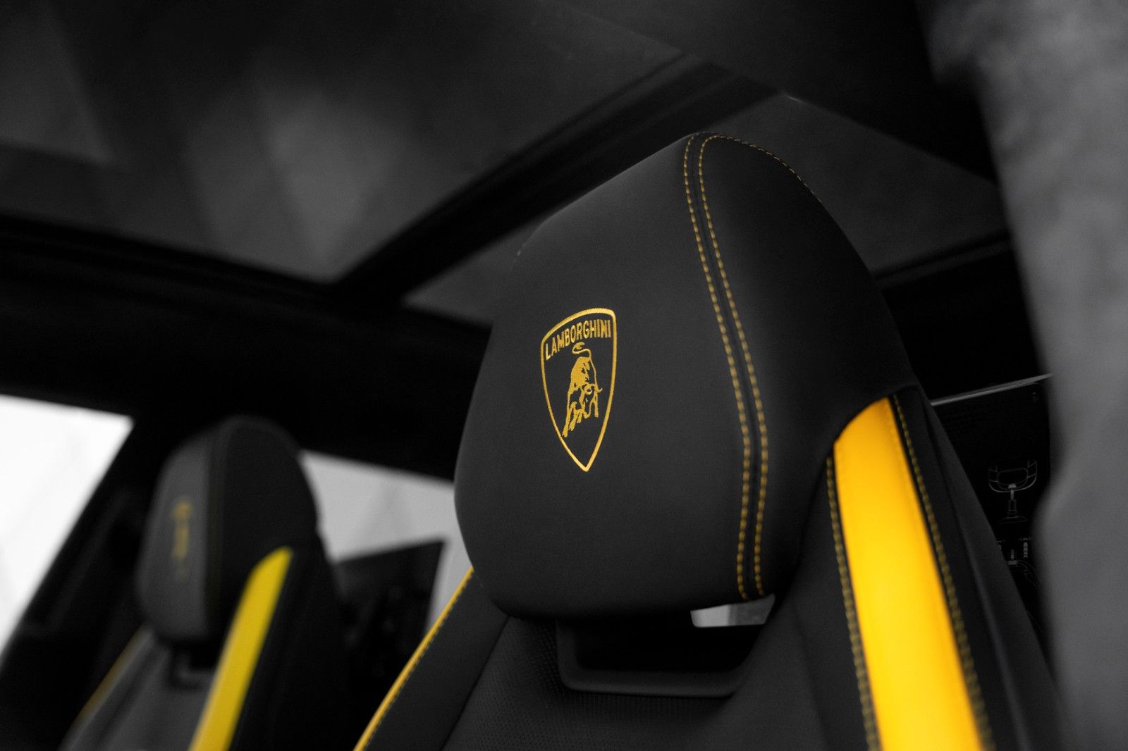 Lamborghini Urus S 2023 YELLOW/BLACK-YELLOW MASSAGE B&O PANO