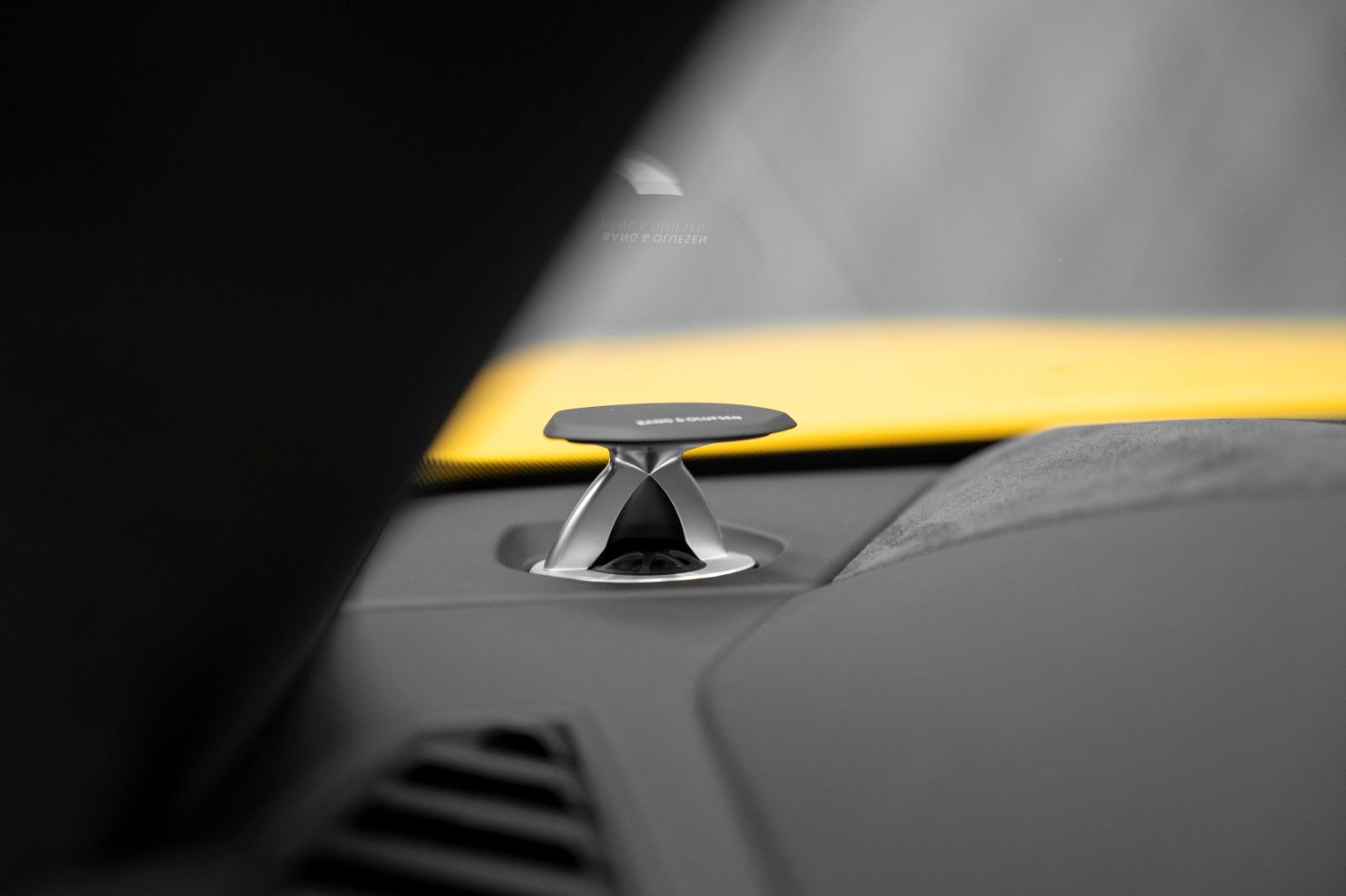 Lamborghini Urus S 2023 YELLOW/BLACK-YELLOW MASSAGE B&O PANO