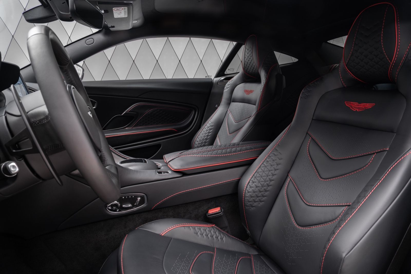Aston Martin DBS COUPÉ SPECIAL RED/BLACK-RED CARBON SPORTSEAT