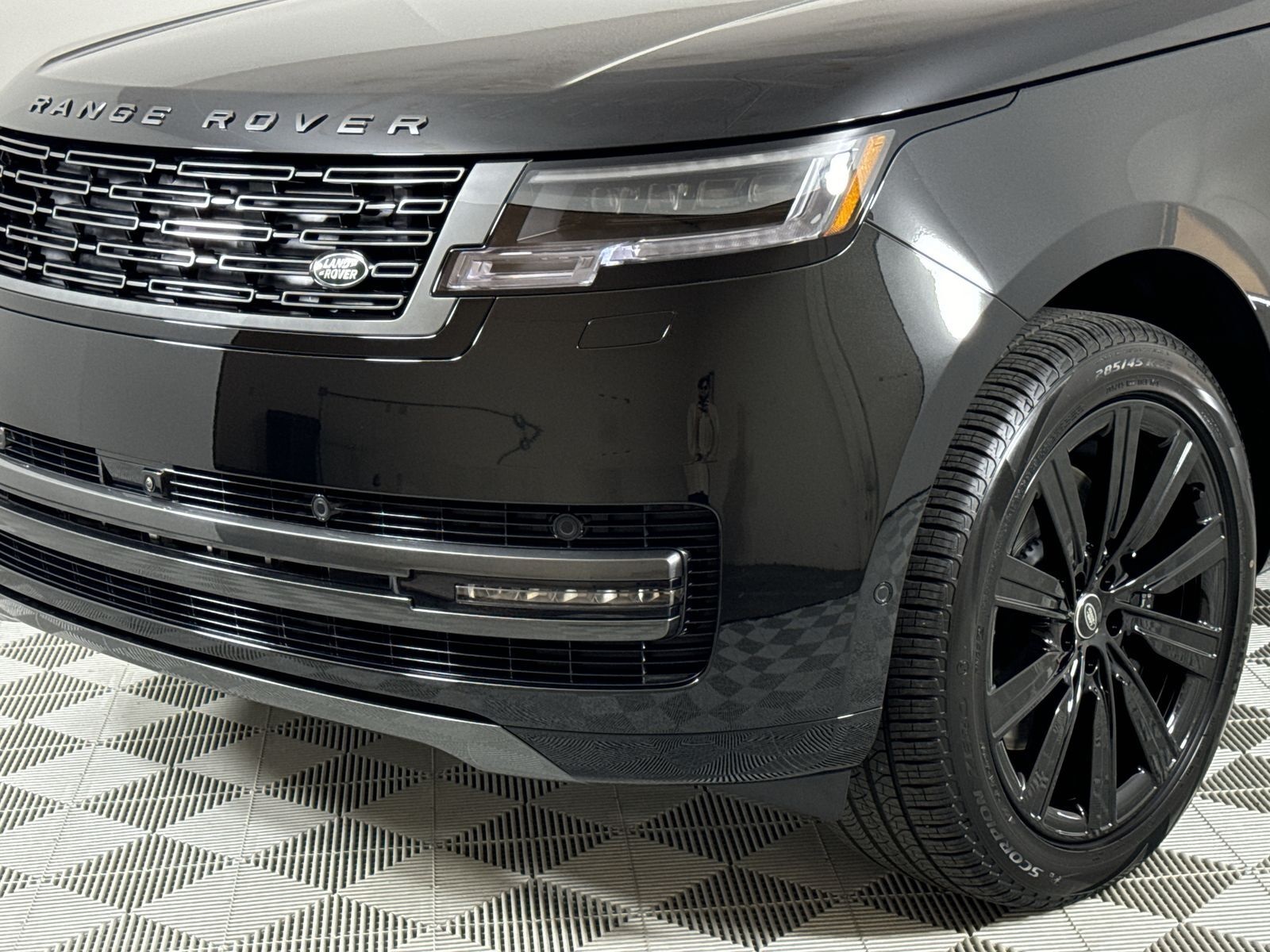 2025 Land Rover Range Rover SE