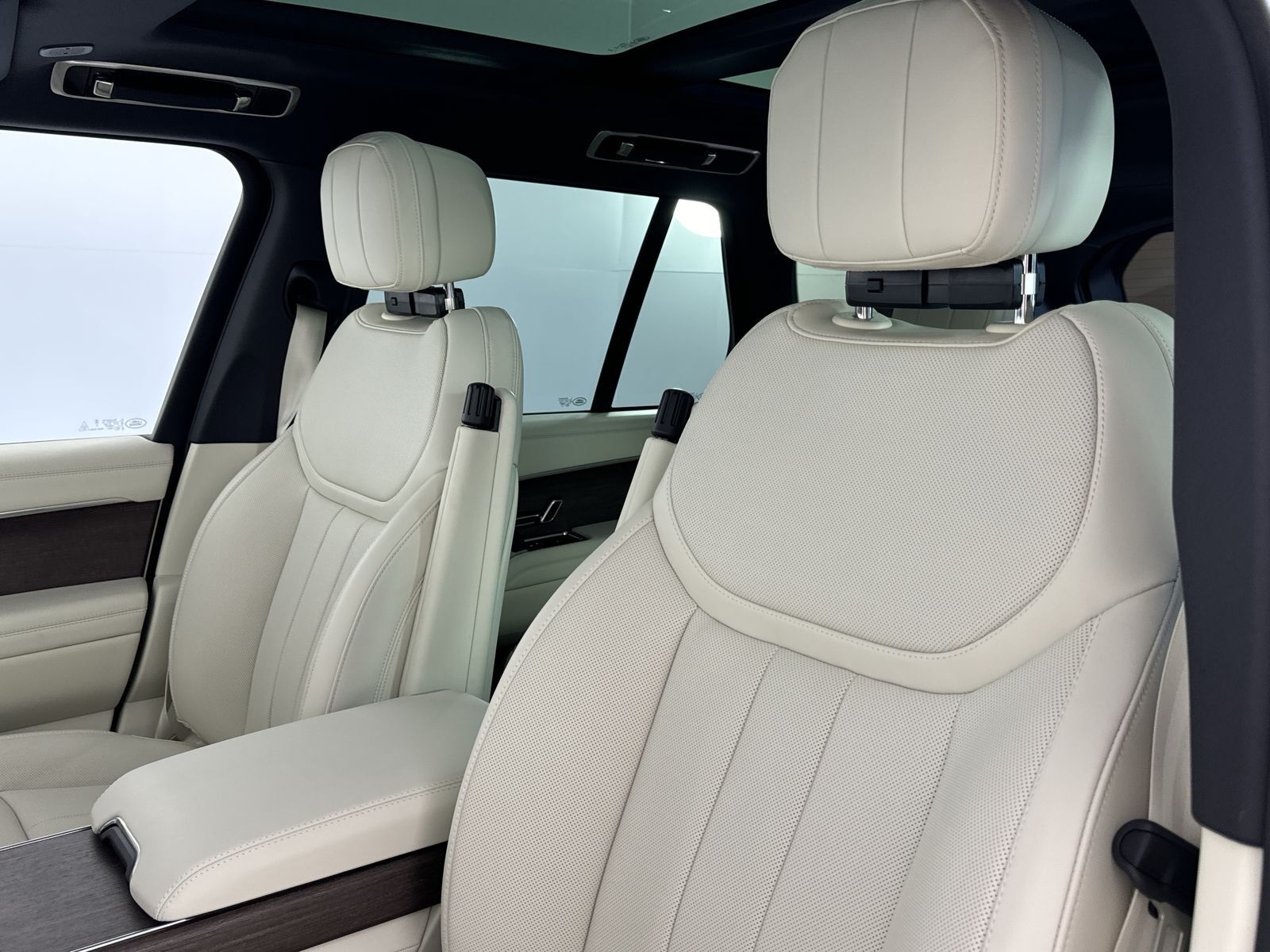 2025 Land Rover Range Rover SE