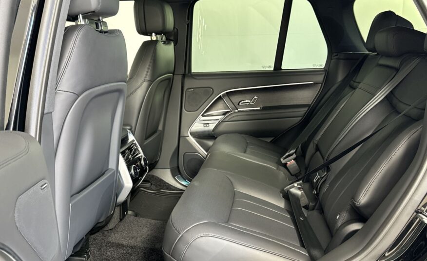 2025 Land Rover Range Rover SE