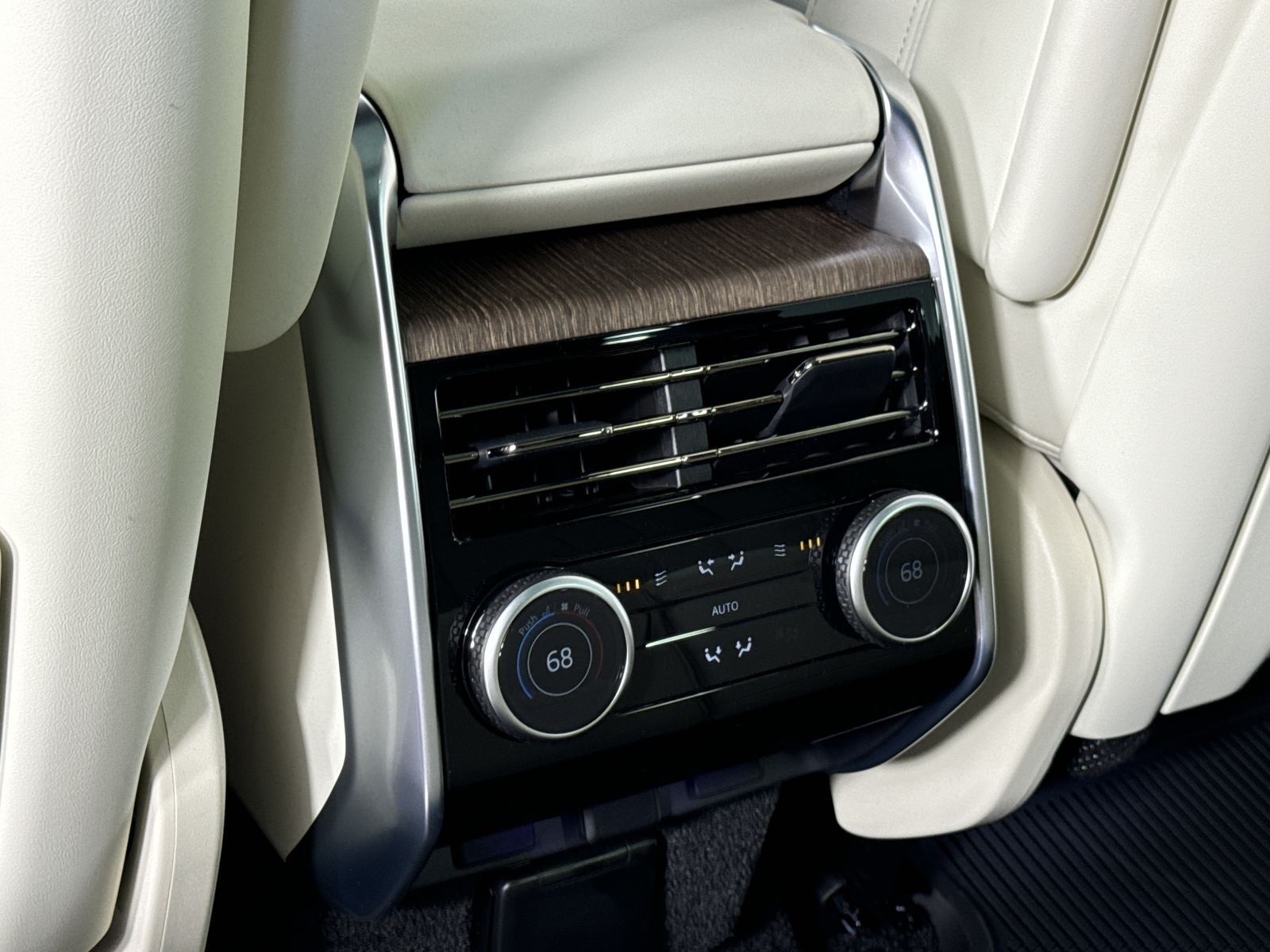 2025 Land Rover Range Rover SE