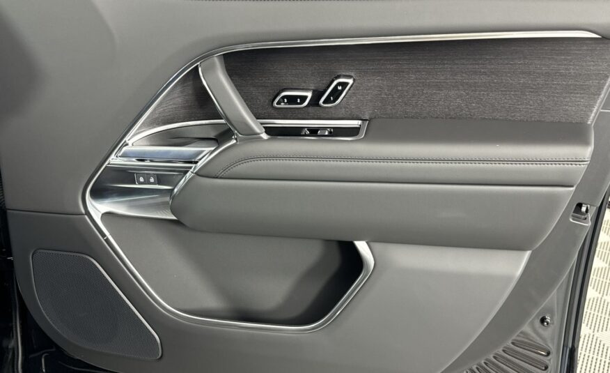 2025 Land Rover Range Rover SE