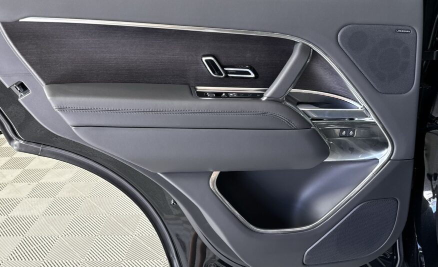2025 Land Rover Range Rover SE