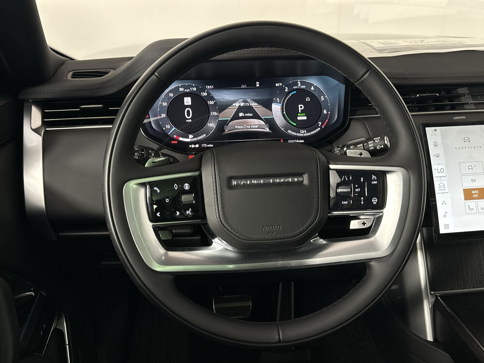 2025 Land Rover Range Rover SE