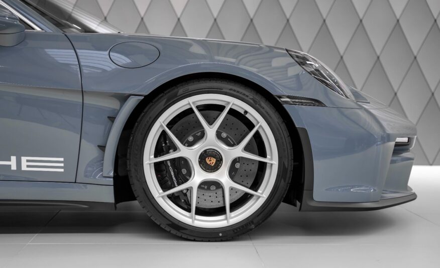 Porsche 992 S/T Sports Car/Coupe