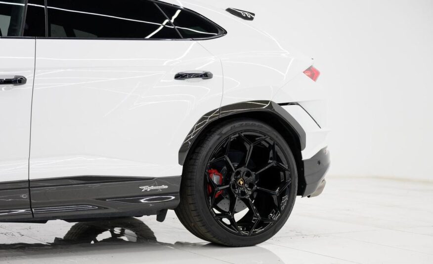 2023 Lamborghini Urus Performante
