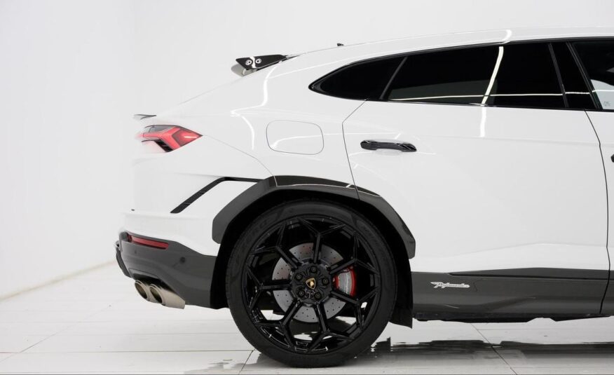 2023 Lamborghini Urus Performante