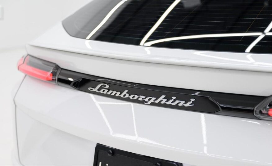2022 Lamborghini Urus Graphite Capsule