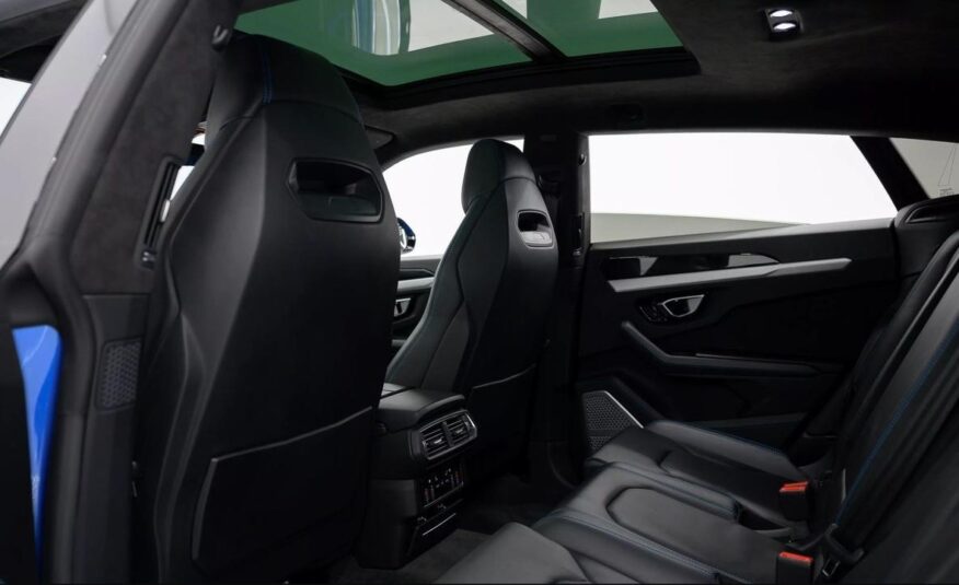 2022 Lamborghini Urus Graphite Capsule