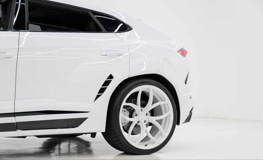 2022 Lamborghini Urus Graphite Capsule