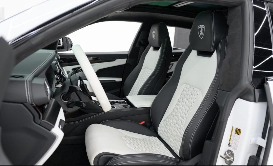 2022 Lamborghini Urus Graphite Capsule
