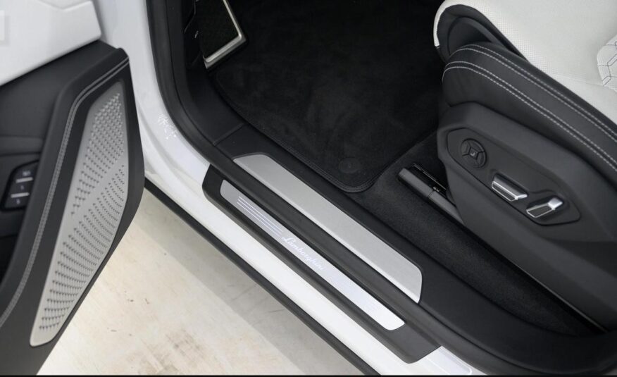 2022 Lamborghini Urus Graphite Capsule