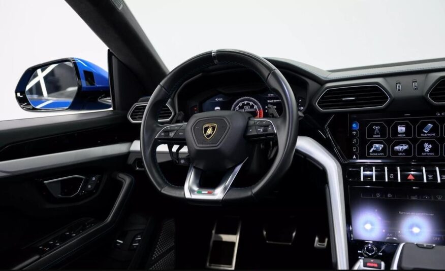2022 Lamborghini Urus Graphite Capsule