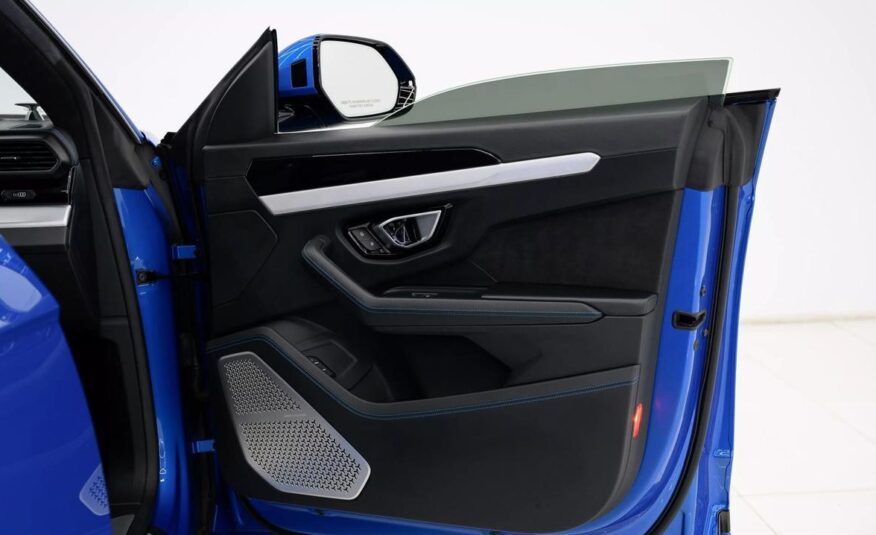 2022 Lamborghini Urus Graphite Capsule