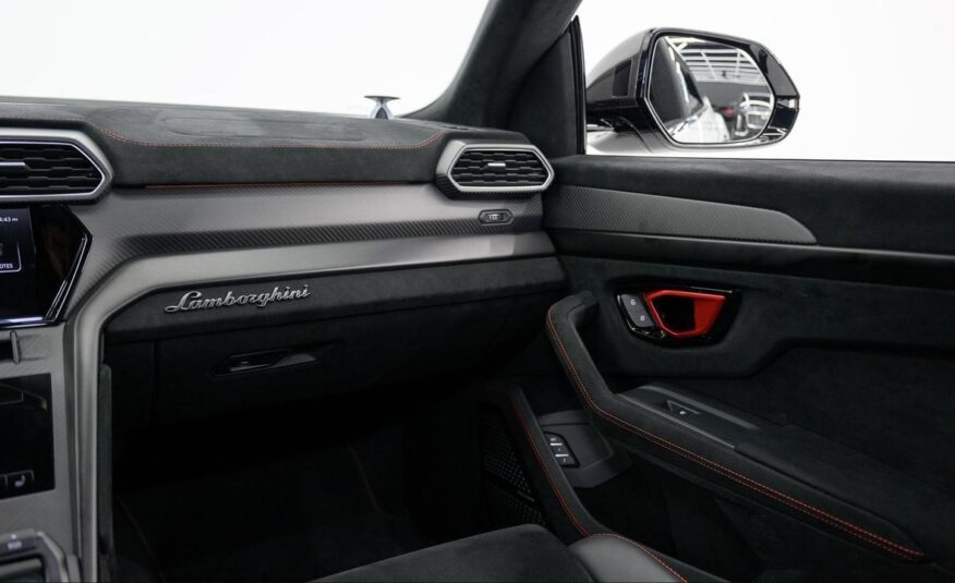 2023 Lamborghini Urus Performante