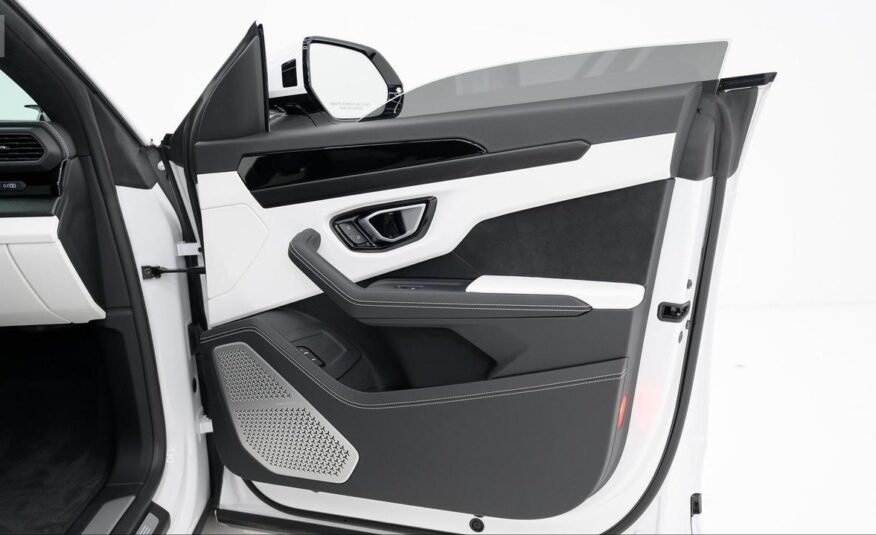 2022 Lamborghini Urus Graphite Capsule