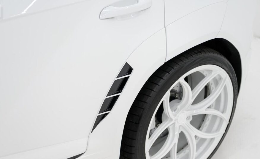 2022 Lamborghini Urus Graphite Capsule