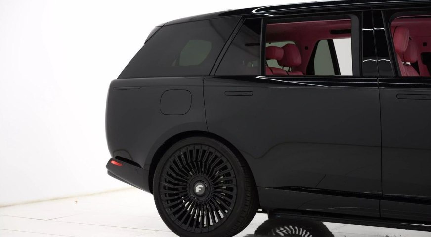 2025 Land Rover Range Rover SE